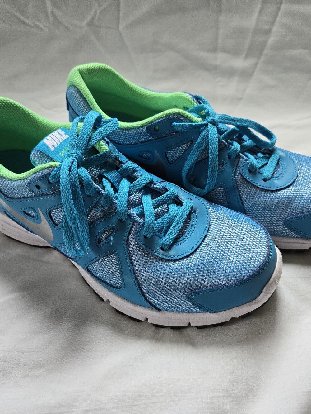 Nike Kids' Blue Athletic Sneakers with Green Lining